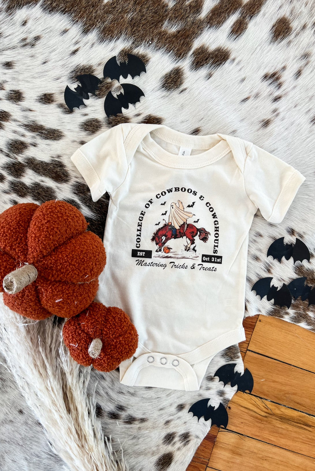 College of Cowboos Halloween Design Onesie/Tee (little kid)(cream)