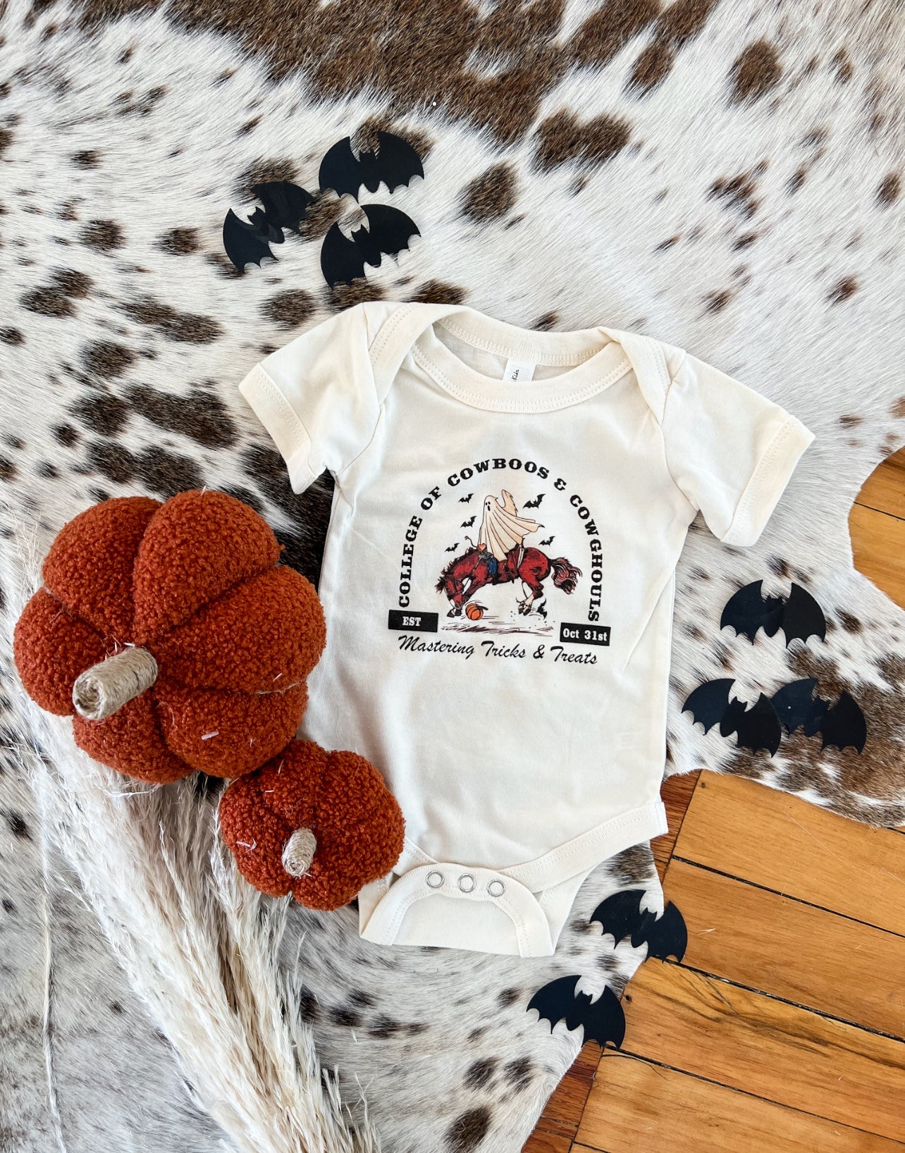 College of Cowboos Halloween Design Onesie/Tee (little kid)(cream)