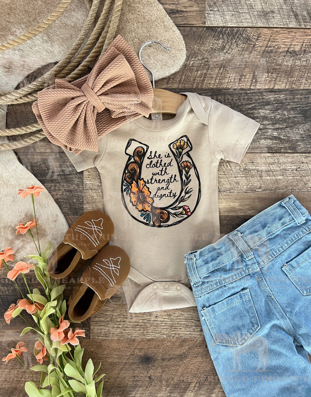 Wildflower Horseshoe (S/S Onesie/Tee)(little kid)(clay)