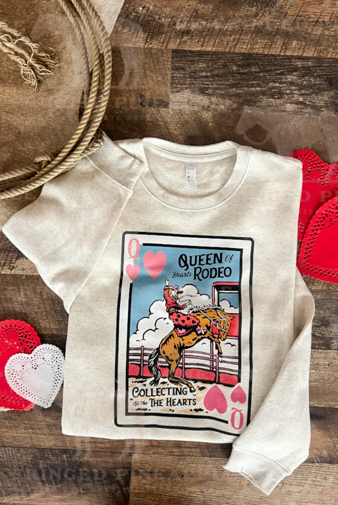 Queen of Hearts Valentines Design Tee or Sweatshirt (Heather Cream) (Adult)