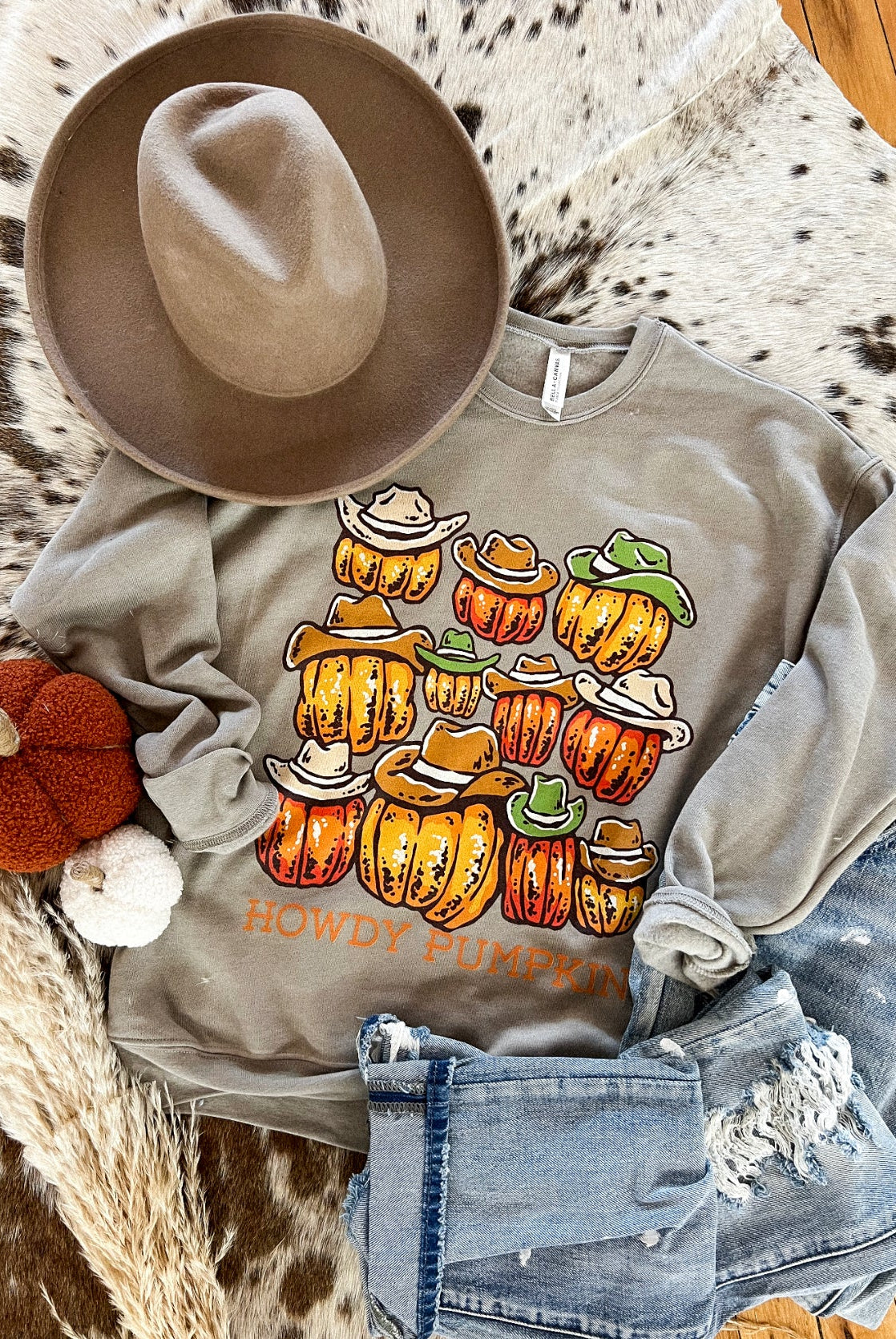 Howdy Pumpkin Sweatshirt (light charcoal)