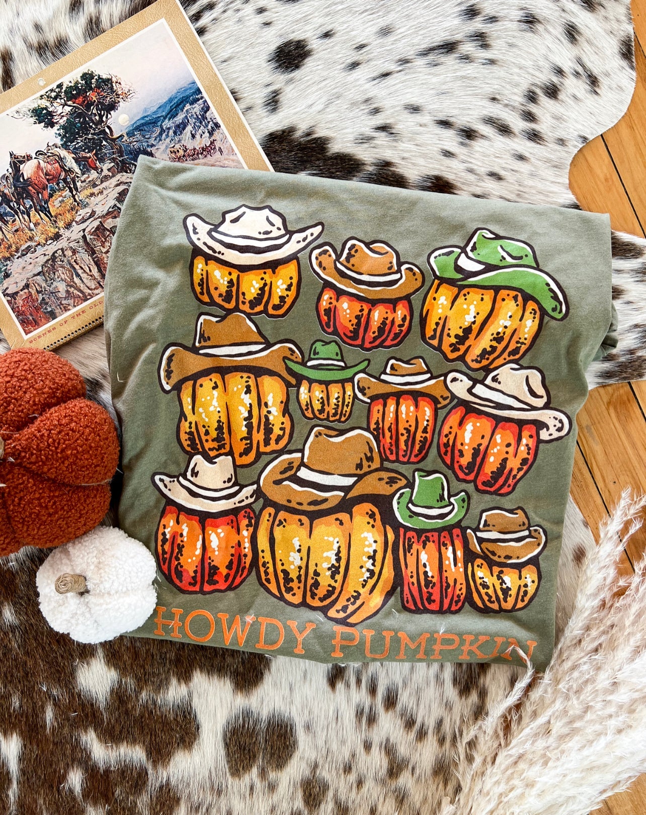 Howdy Pumpkin Tee (light olive)