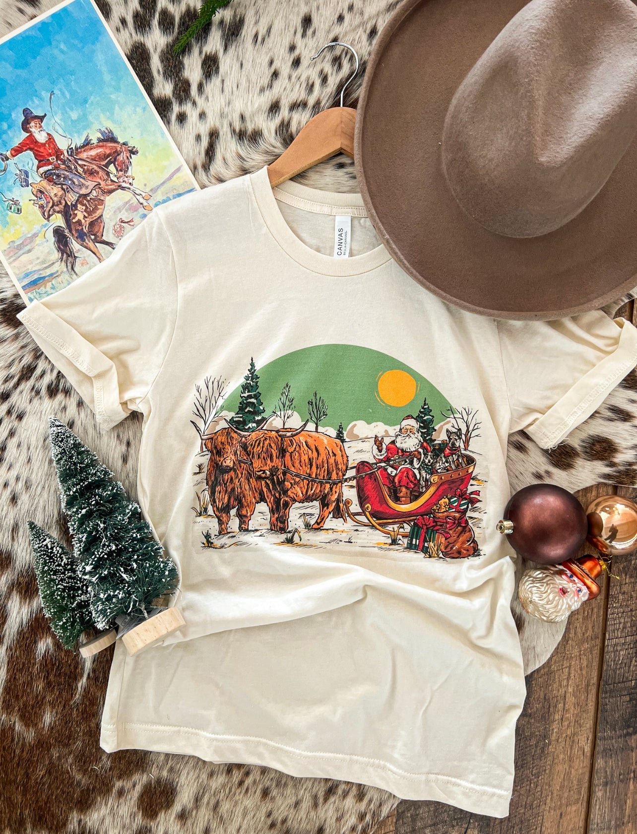 Highland Sleigh Santa Design Tee or Sweatshirt (cream) (Adult)