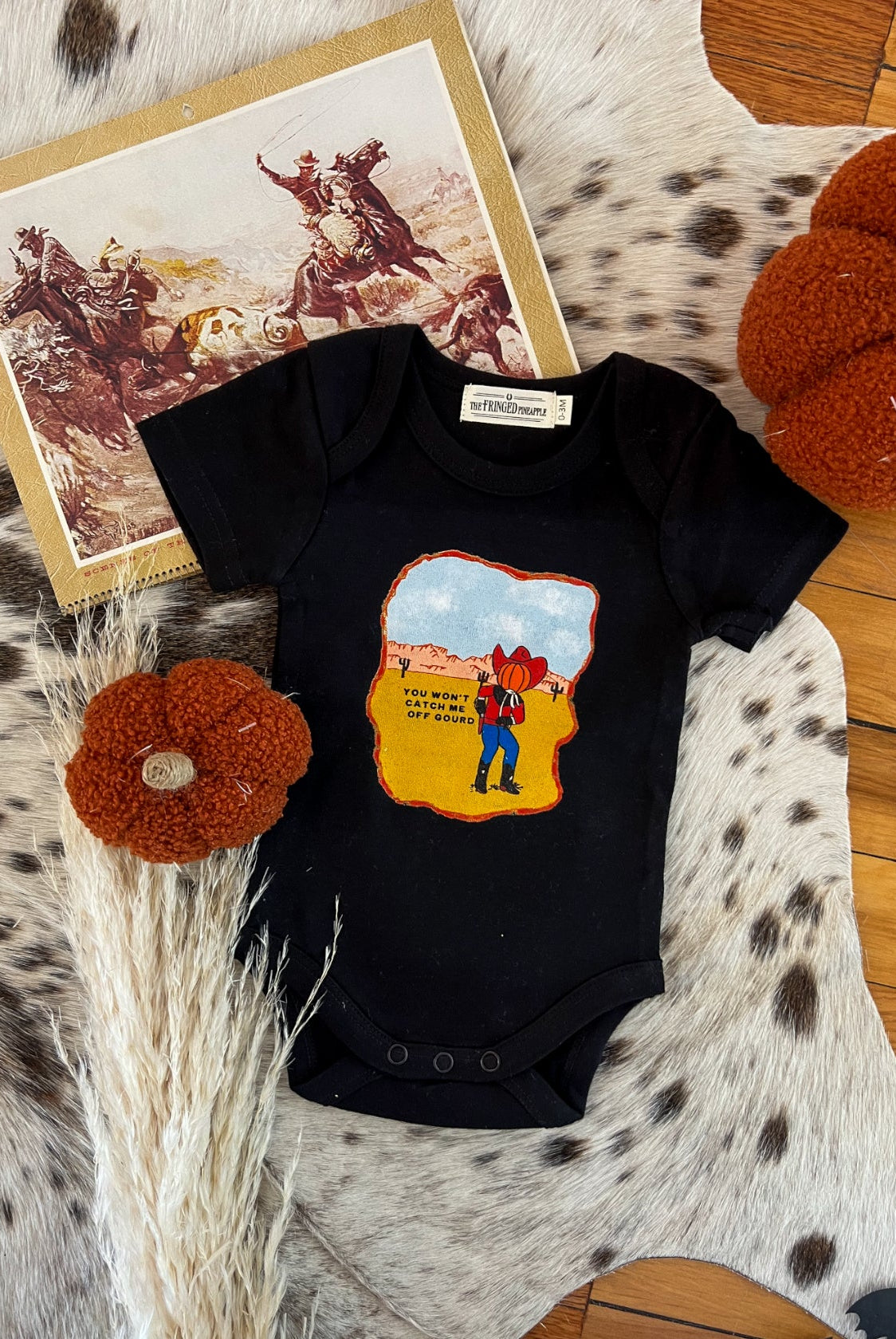 Caught of Gourd Halloween Design Onesie/Tee (little kid)(black)