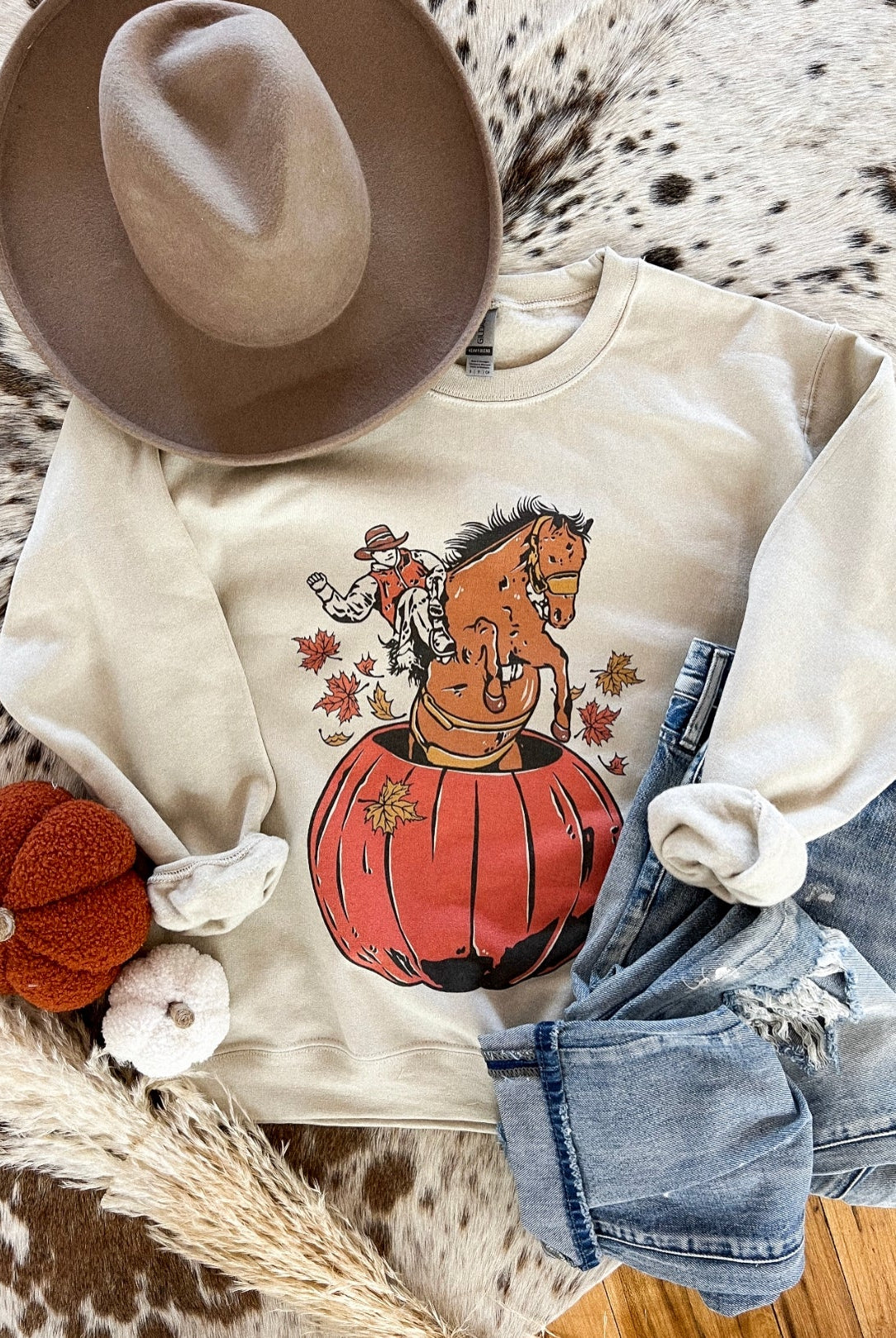 Fall Bronc Pumpkin Cowboy Sweatshirt (sand)