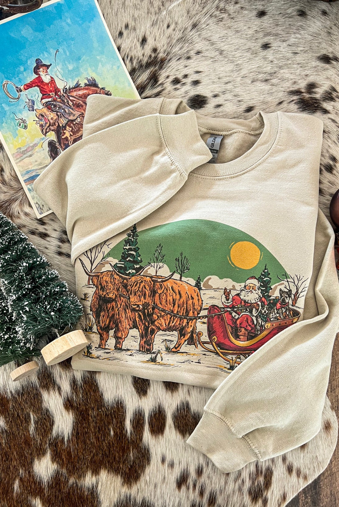 Highland Sleigh Santa Design Tee or Sweatshirt (cream) (Adult)