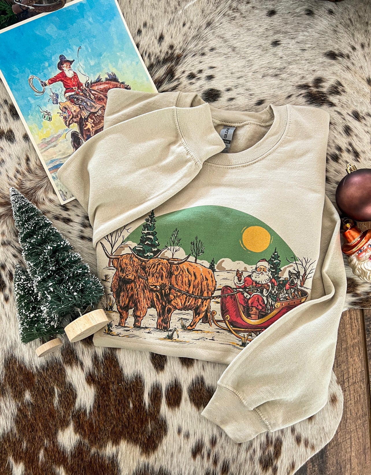 Highland Sleigh Santa Design Tee or Sweatshirt (cream) (Adult)