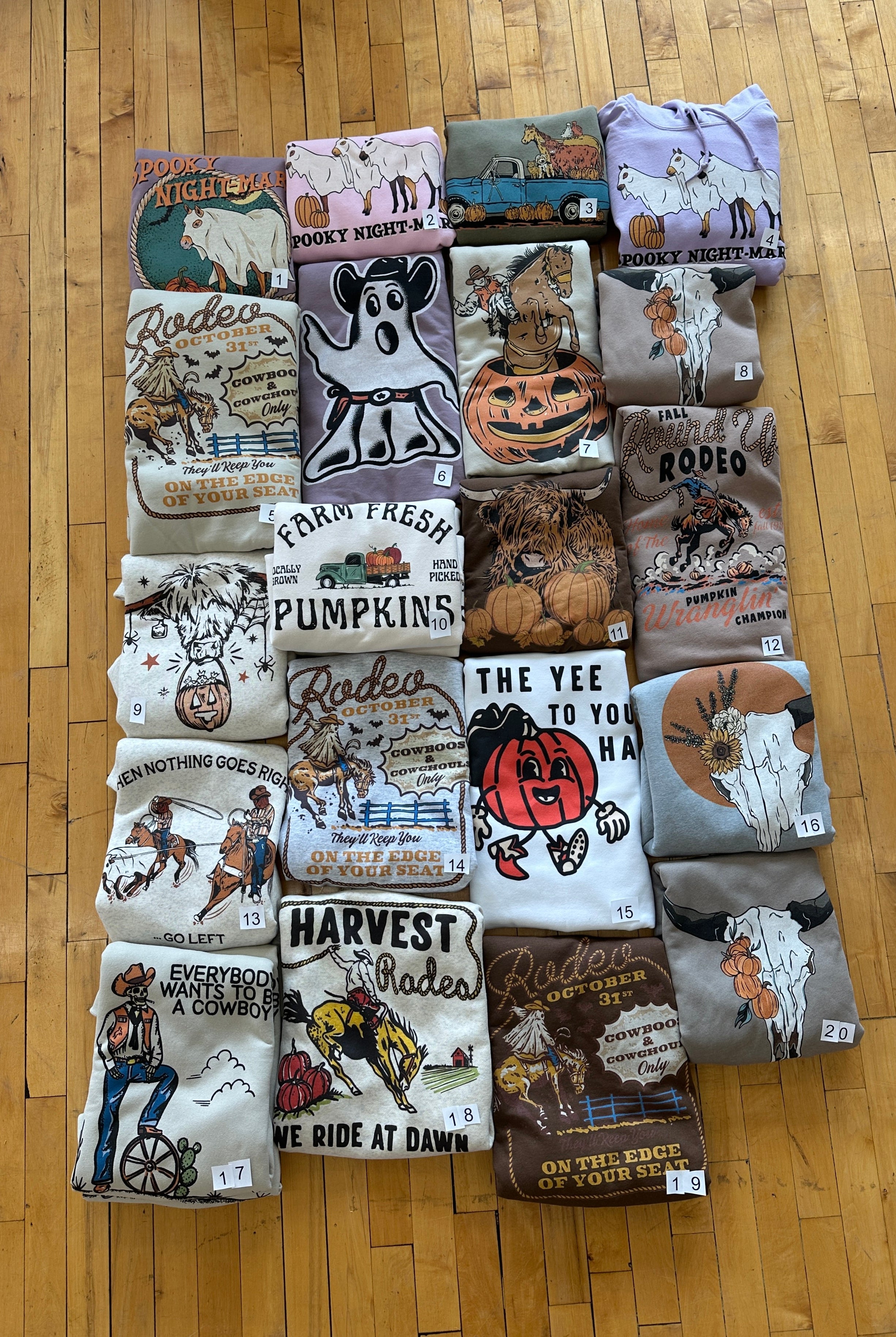 Adult Small Sweatshirt Sample Sale(Finale Sale)🎃