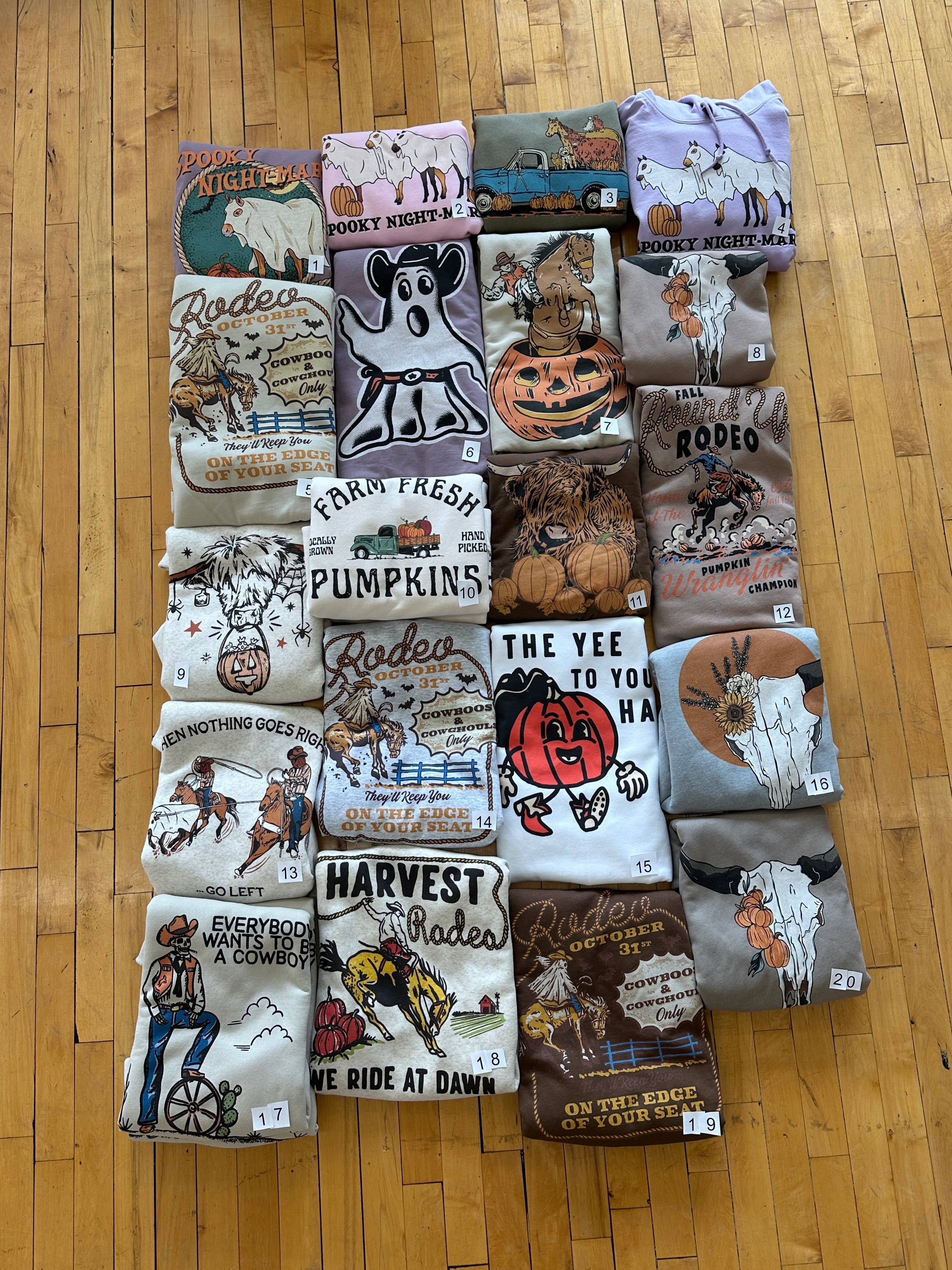 Adult Small Sweatshirt Sample Sale(Finale Sale)🎃