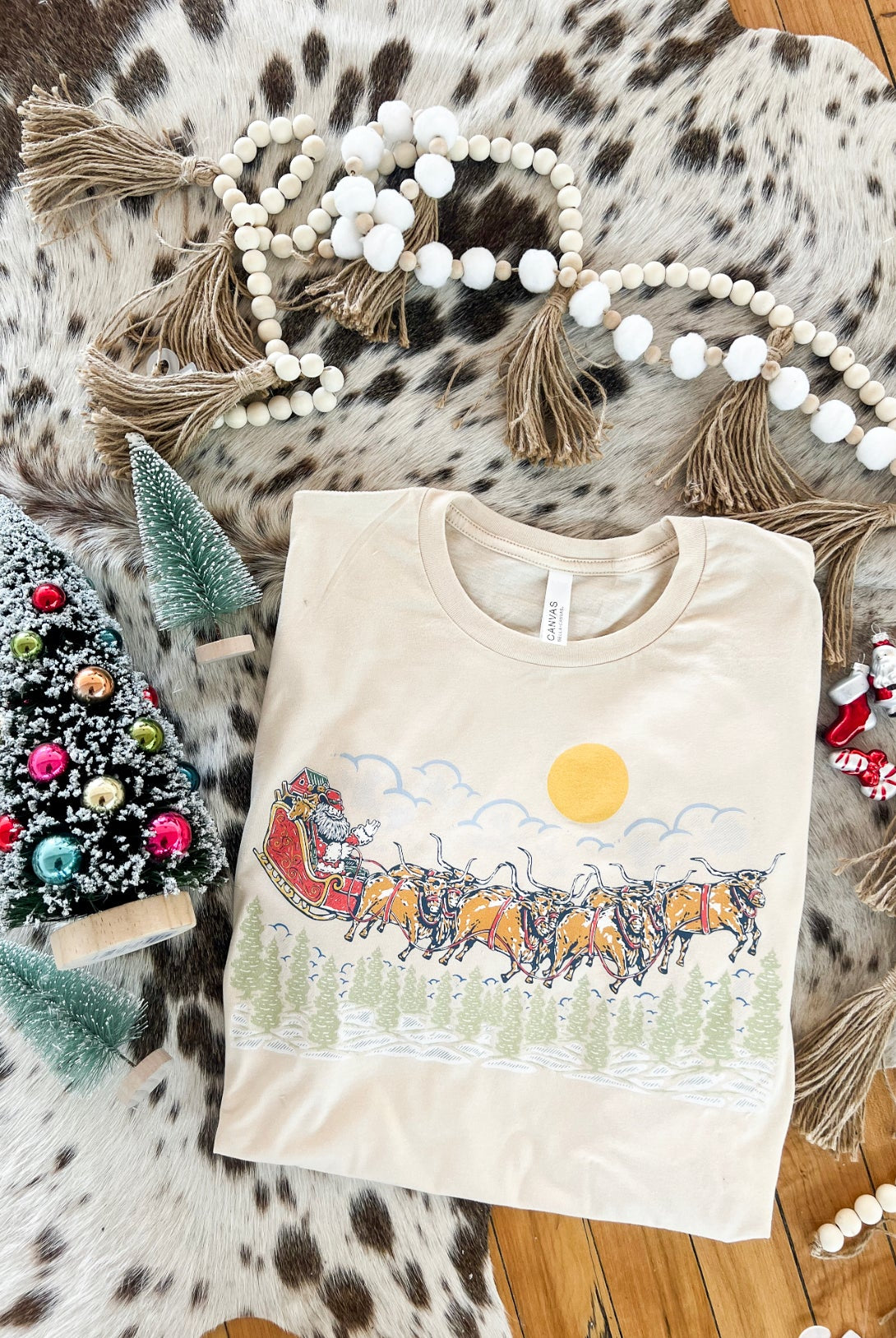 Santa Sleigh Christmas Design Tee or Sweatshirt (cream) (Adult)