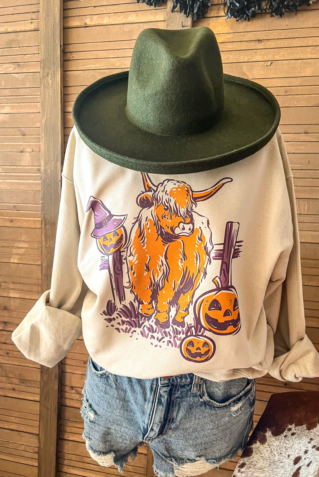 Halloween Highland Sweatshirt(sand)