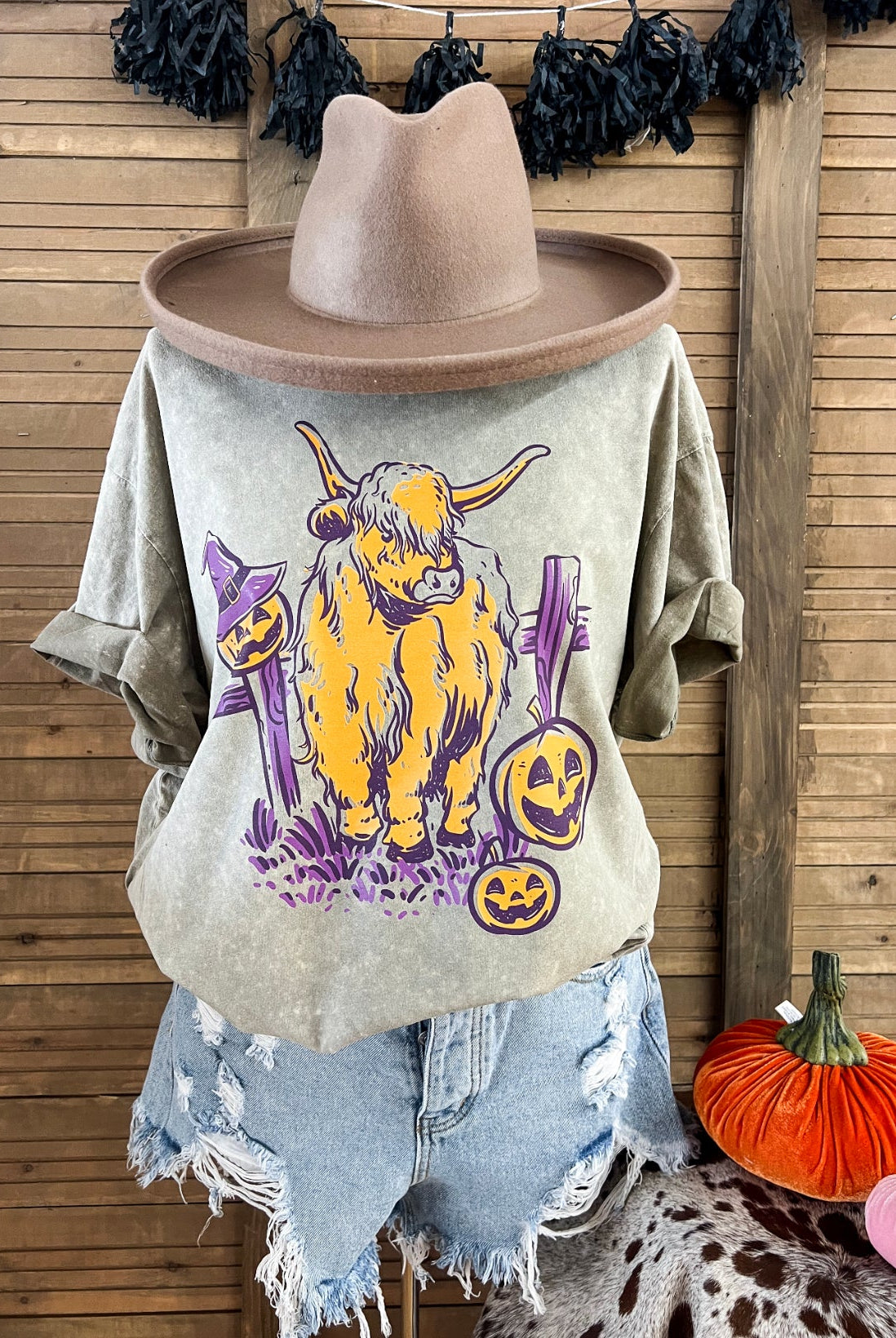 Halloween Highland Tee (green stone)
