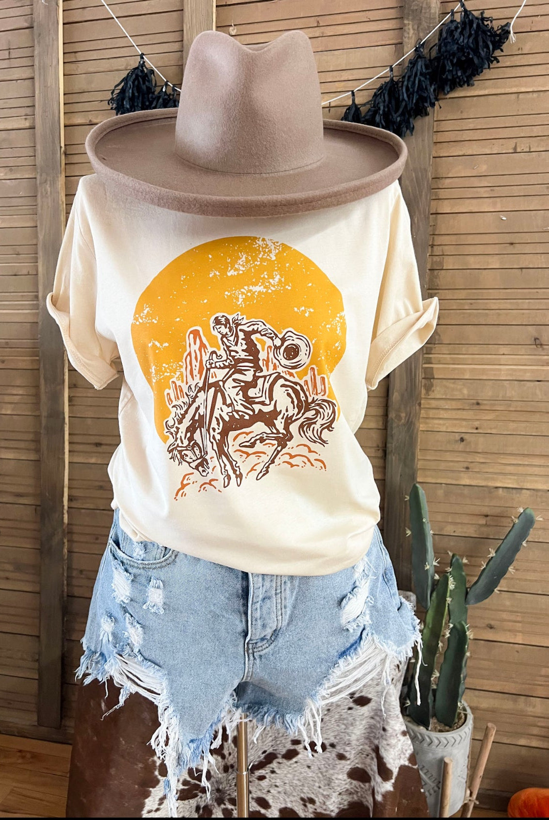Howling Moon Cowboy Tee(No Words Fringed exclusive)(cream)