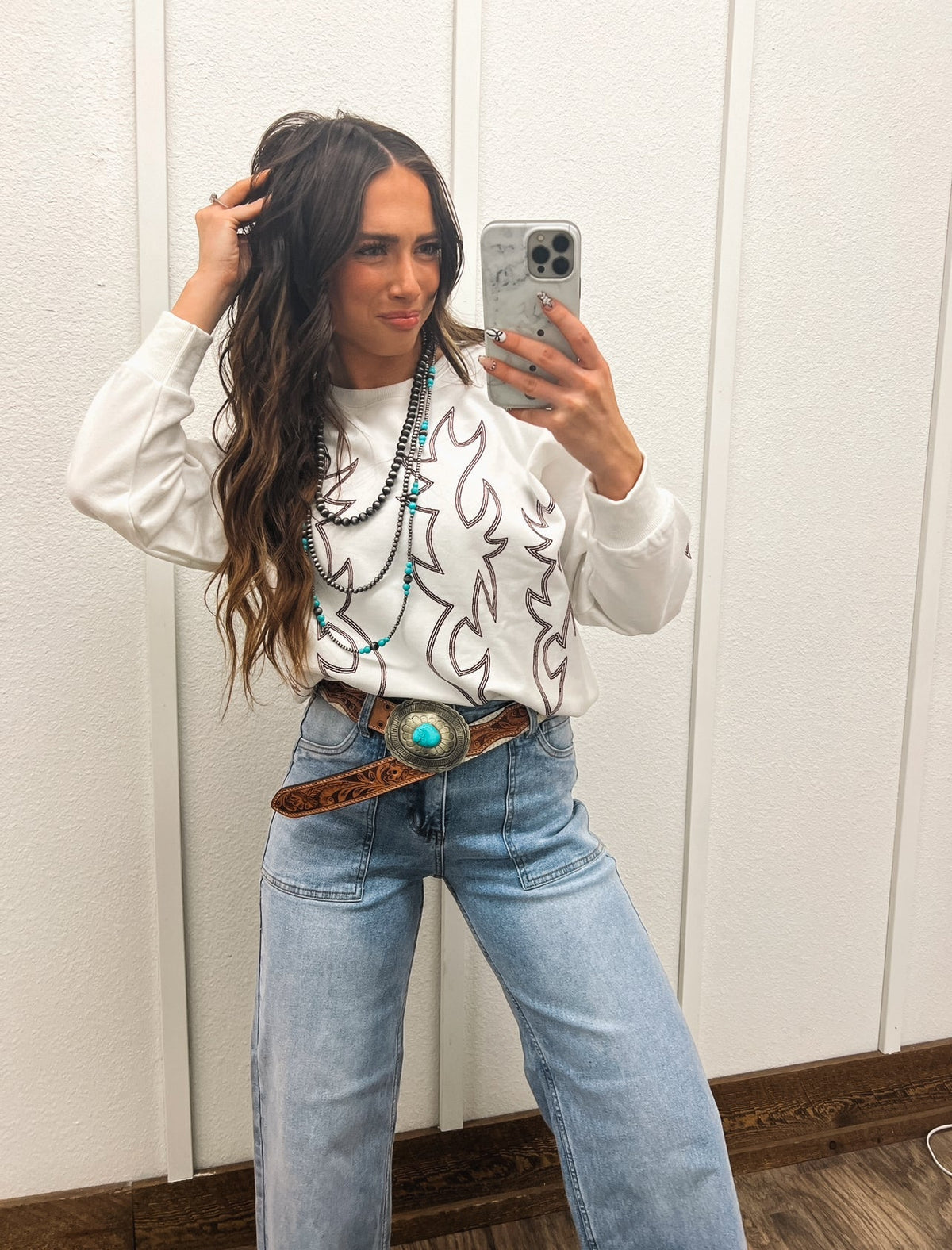 Western Bootstitch Sweatshirt (White) Tops - Sweaters