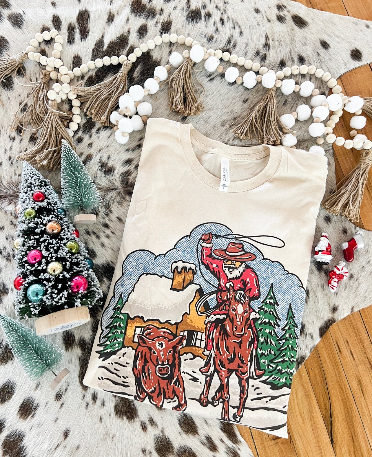 Santa Ranchin’ Design (Youth Onesie/Tee)(cream)