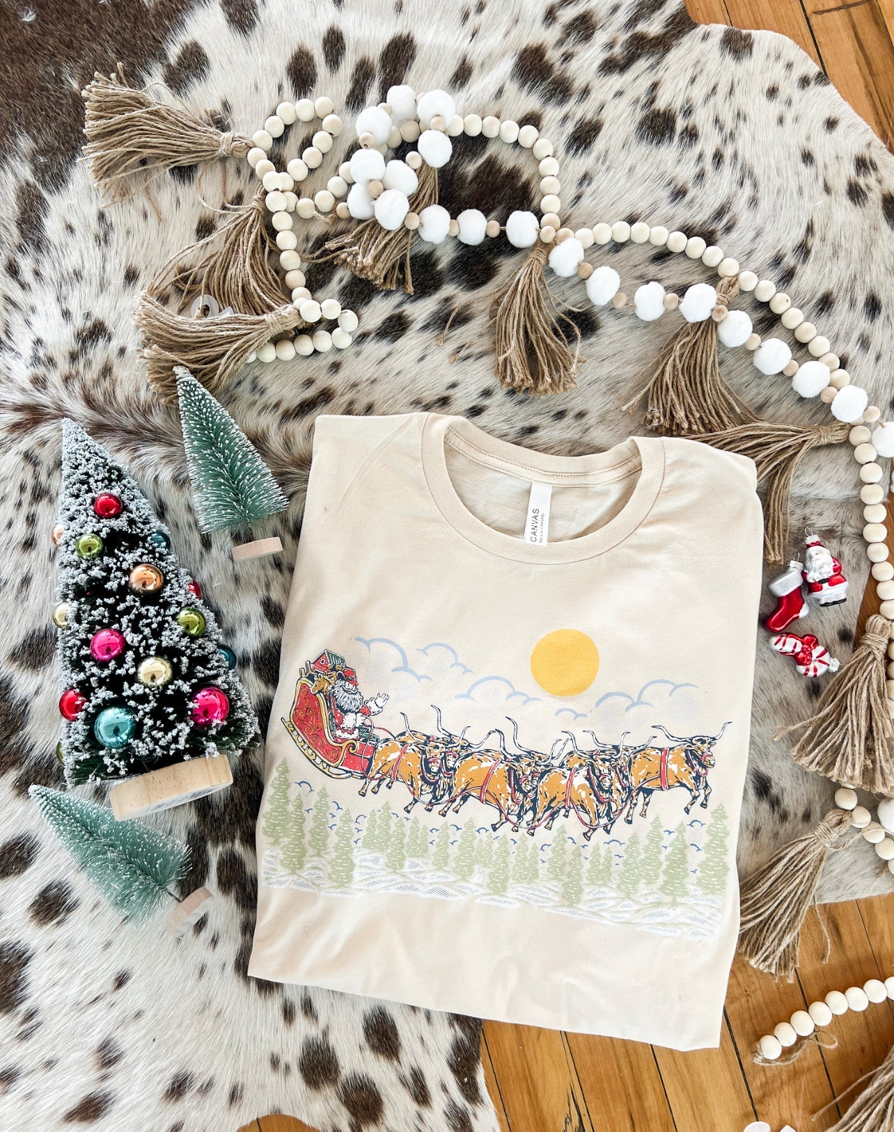 Santa Sleigh Christmas Design Tee or Sweatshirt (cream) (Adult)