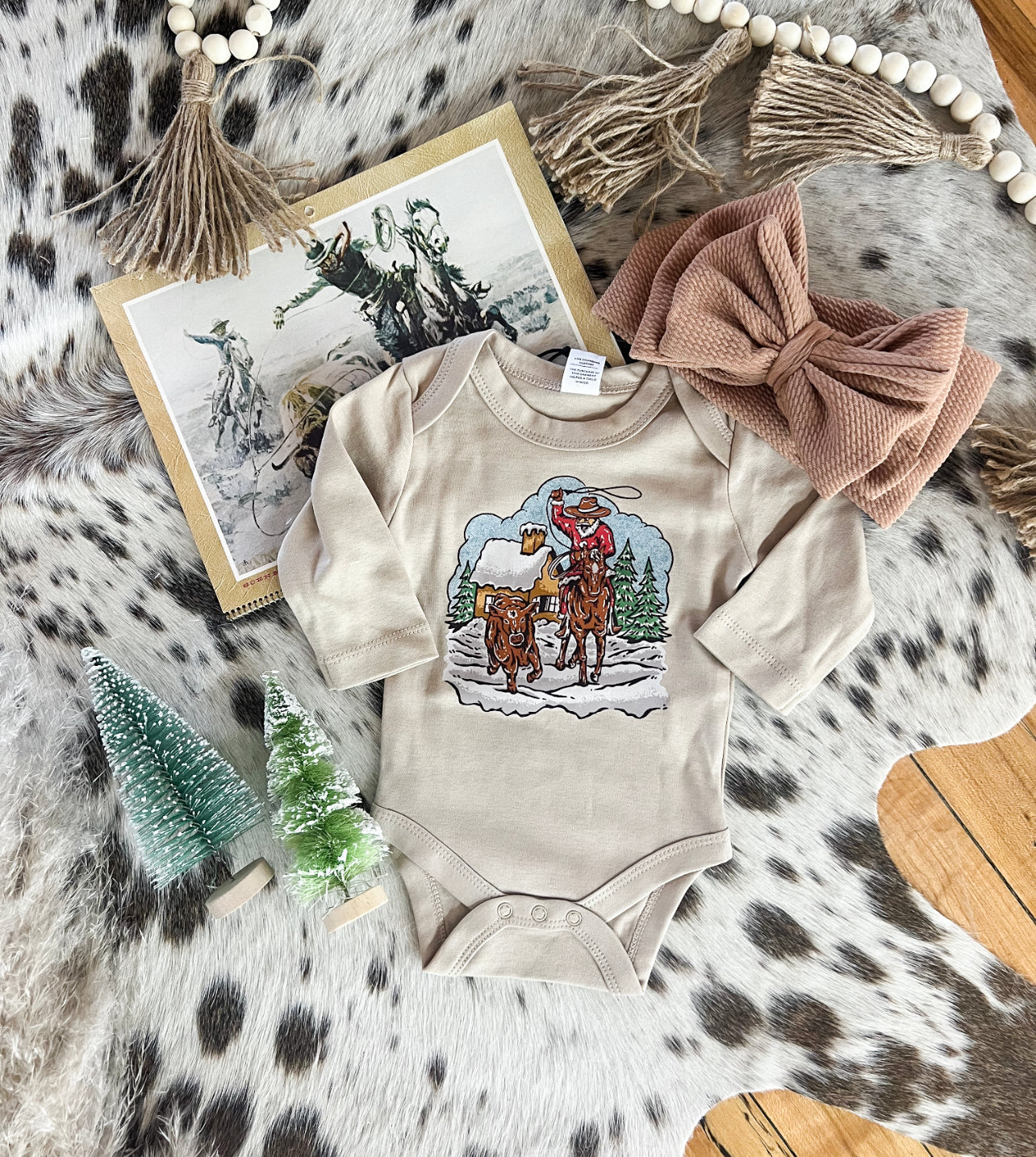 Ranchin Santa Longsleeve Onesie(little kid)(clay)