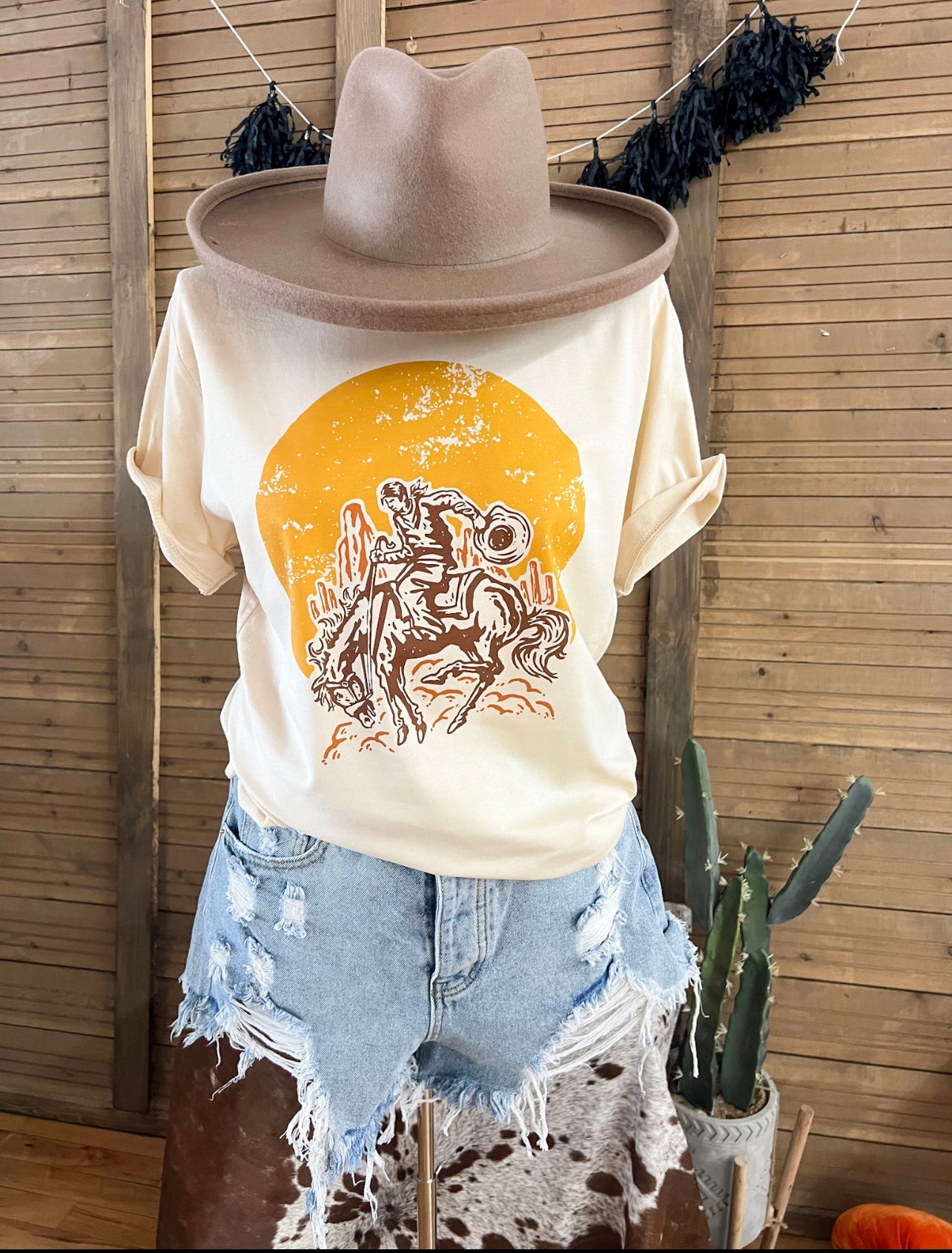 Howling Moon Cowboy Tee(No Words Fringed exclusive)(cream)