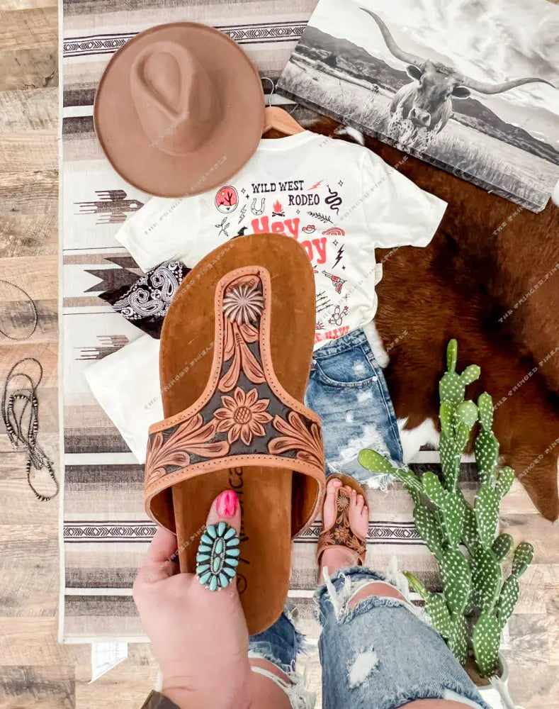 Memphis Tooled Leather Sandal (bronze plain concho)