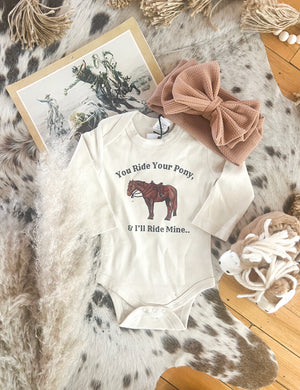 Your Ride Your Pony  Longsleeve Onesie(little kid)(natural)